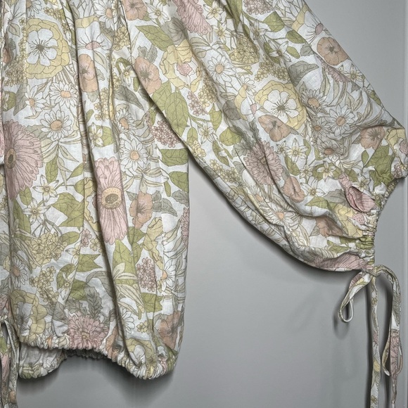 Charlie Holiday Floral Blouse - Picture 2 of 3